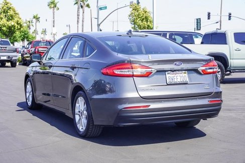Used 2020 Ford Fusion SE image 5