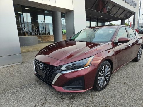 Used 2023 Nissan Altima 2.5 SV image 2