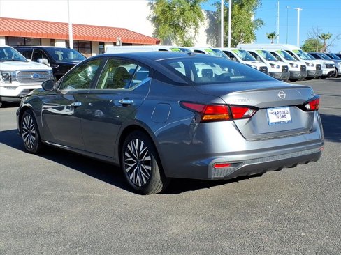 Used 2024 Nissan Altima 2.5 SV image 3