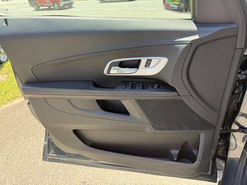 Used 2017 Chevrolet Equinox LS image 22