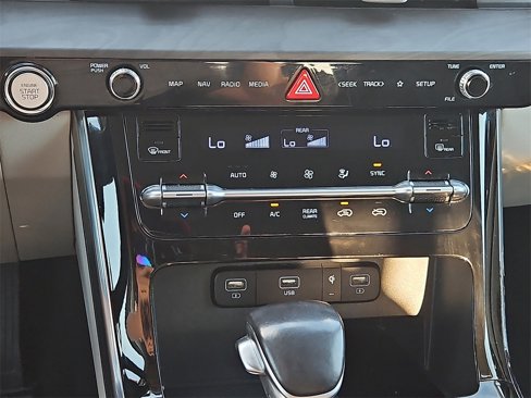 Used 2022 Kia Carnival EX image 23
