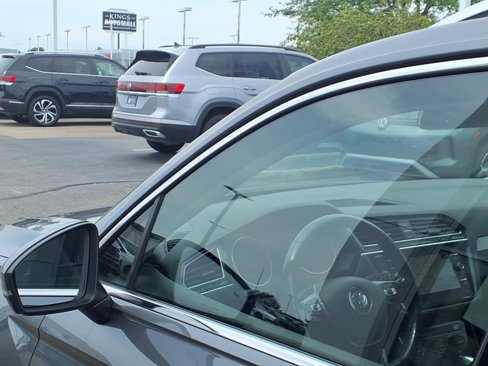 Used 2018 Volkswagen Tiguan SEL image 25