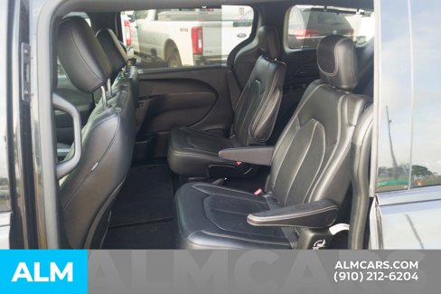 Used 2018 Chrysler Pacifica Touring-L w/ Premium Audio Group image 19