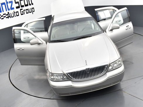 Used 2005 Lincoln Town Car Signature image 37