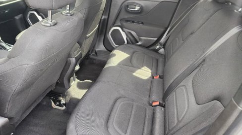 Used 2018 Jeep Renegade Latitude image 13