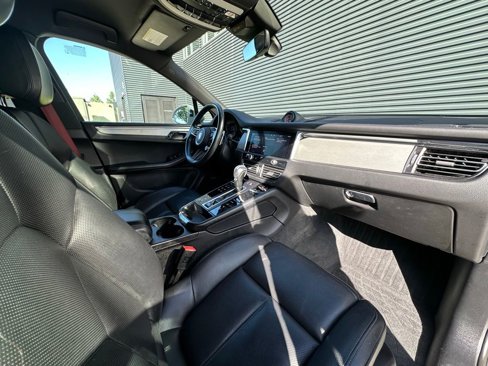 Used 2022 Porsche Macan image 34