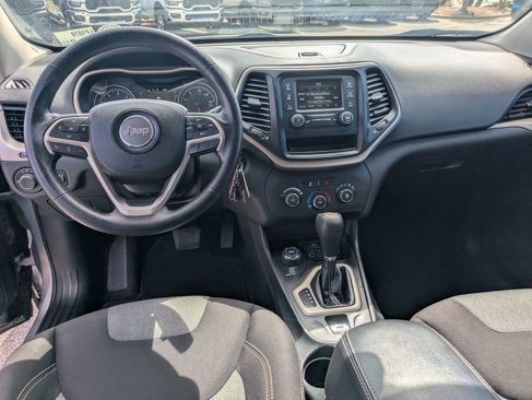 Used 2016 Jeep Cherokee Sport image 28