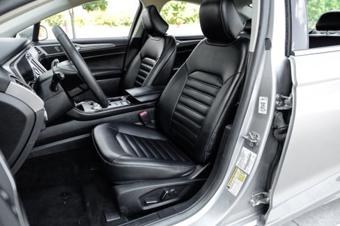 Used 2020 Ford Fusion SEL image 37