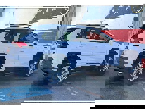 Used 2021 Toyota RAV4 XLE image 2