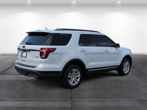 Used 2019 Ford Explorer XLT w/ Equipment Group 201A image 7