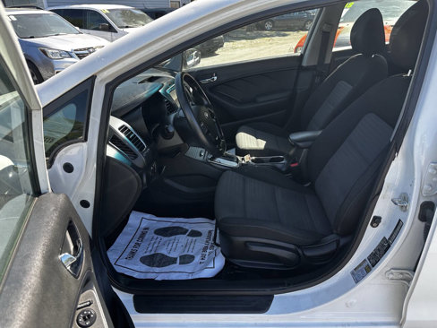 Used 2017 Kia Forte S w/ S Technology Package image 12
