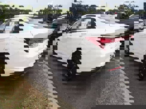 Used 2023 Hyundai Elantra SEL image 6
