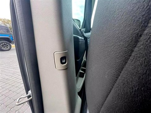 Used 2016 Dodge Grand Caravan SXT image 21