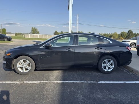 Used 2022 Chevrolet Malibu LT image 2