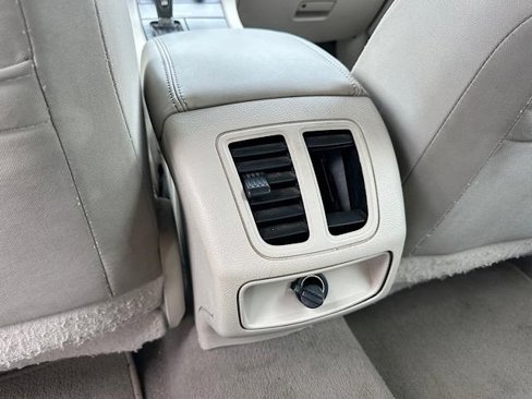 Used 2010 Ford Taurus SEL image 23