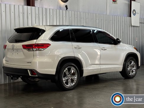 Used 2018 Toyota Highlander Limited Platinum image 4