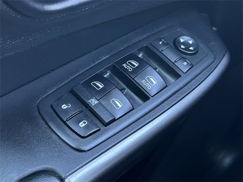 Used 2019 Jeep Cherokee Limited w/ Luxury Group image 25