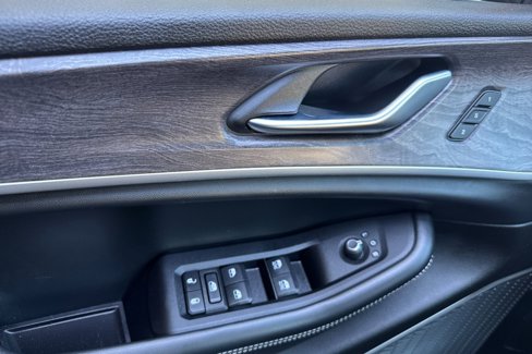 Used 2022 Jeep Grand Cherokee Limited image 11