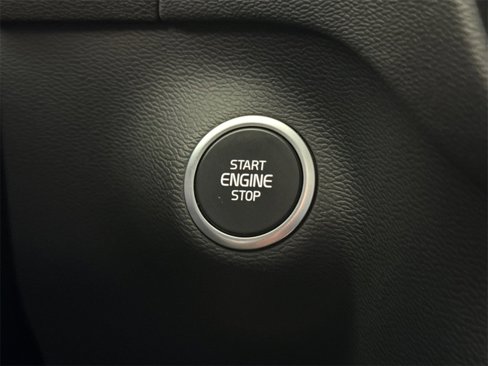 Certified 2025 Volvo XC40 B5 Plus image 22