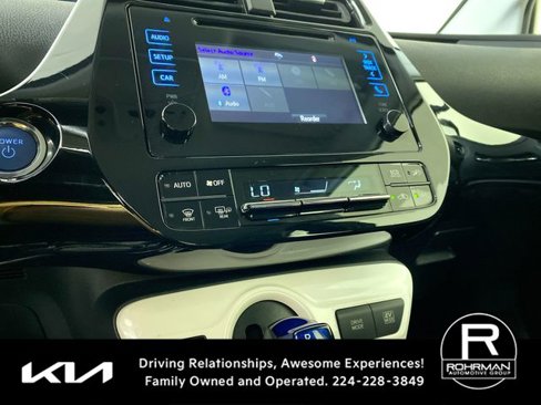Used 2016 Toyota Prius Two image 9