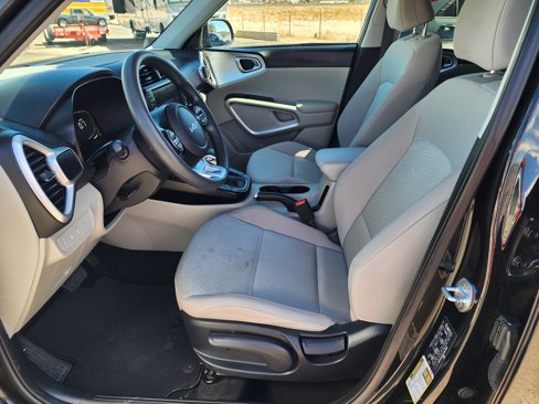 Used 2023 Kia Soul LX image 15