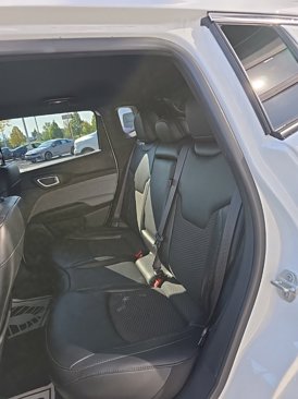 Used 2024 Jeep Compass Latitude image 14