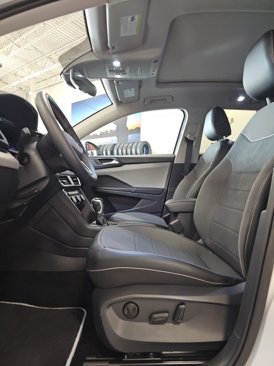 Used 2023 Volkswagen Taos SE w/ Panoramic Sunroof Package image 13