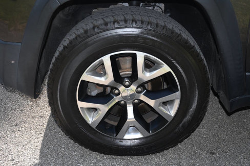 Used 2016 Jeep Cherokee Trailhawk w/ Cold Weather Group image 39