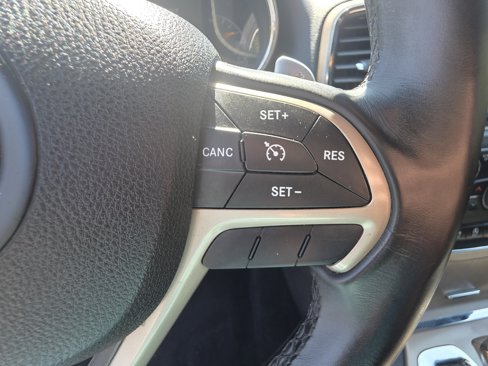 Used 2017 Jeep Grand Cherokee Laredo image 19