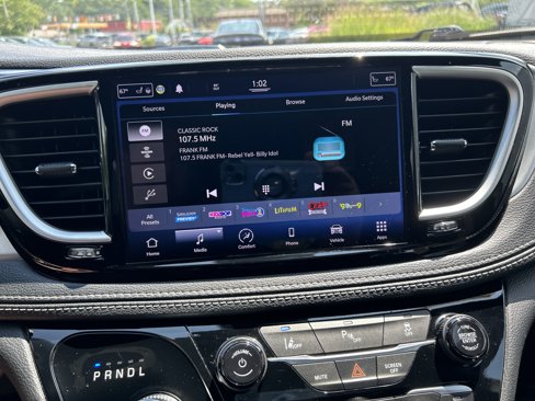 Used 2021 Chrysler Pacifica Touring w/ S Appearance Package image 26