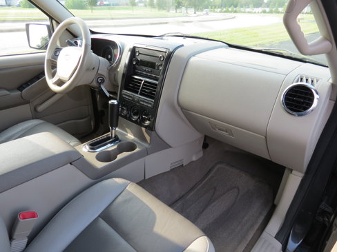 Used 2007 Ford Explorer XLT image 25