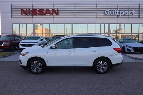 Used 2020 Nissan Pathfinder SV image 3