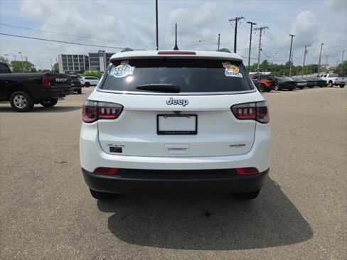 Certified 2024 Jeep Compass Latitude w/ Sun and Sound Group image 6