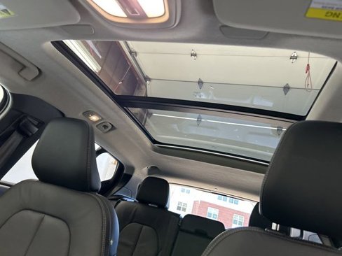 New 2025 Volvo XC40 B5 Core w/ Protection Package Premier image 13