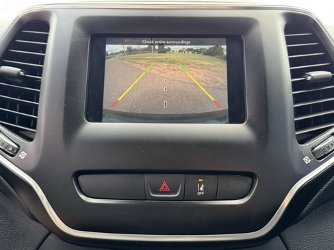 Used 2021 Jeep Cherokee Latitude image 16