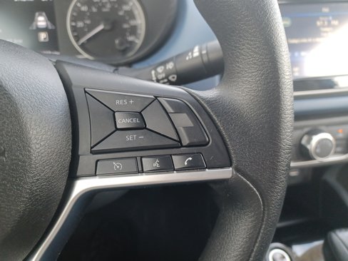 Used 2024 Nissan Versa SV w/ Trunk Package image 20