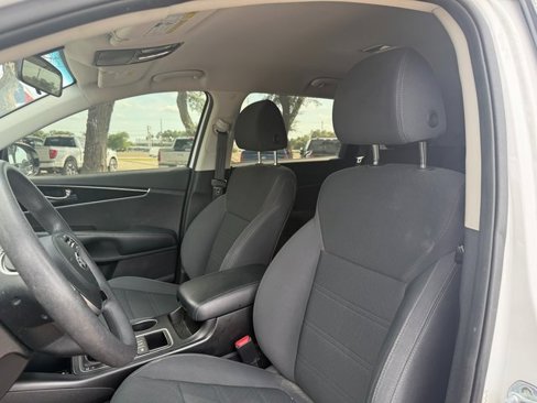 Used 2019 Kia Sorento LX image 4