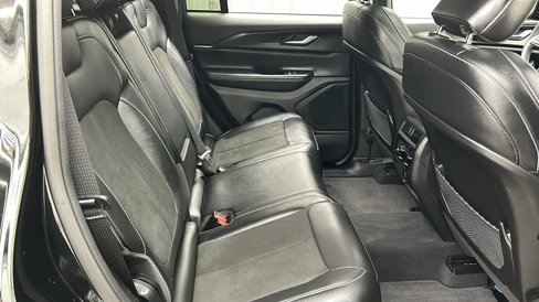 Used 2023 Jeep Grand Cherokee Altitude image 34