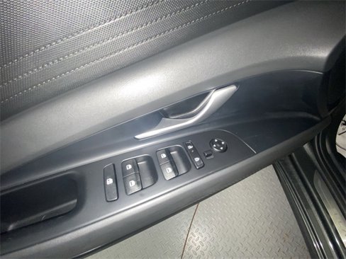 New 2025 Hyundai Elantra SE image 13