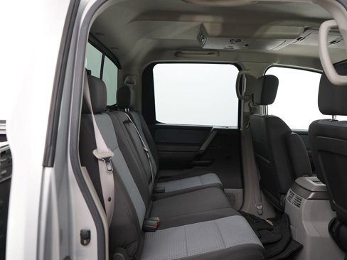 Used 2004 Nissan Titan SE image 11