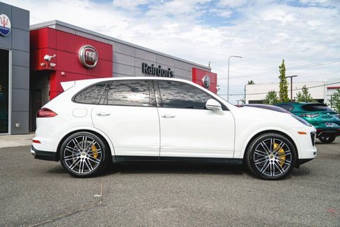 Used 2016 Porsche Cayenne Turbo image 11