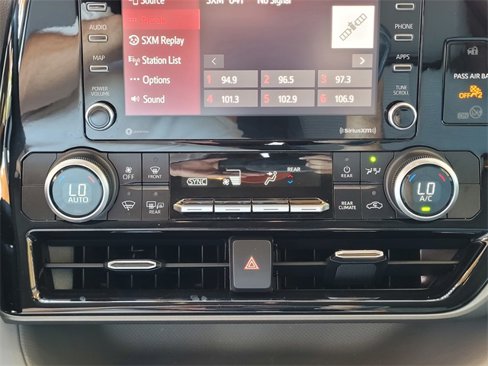 Used 2021 Toyota Highlander L image 25