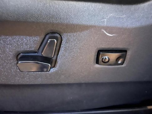Used 2019 Dodge Grand Caravan SXT image 12