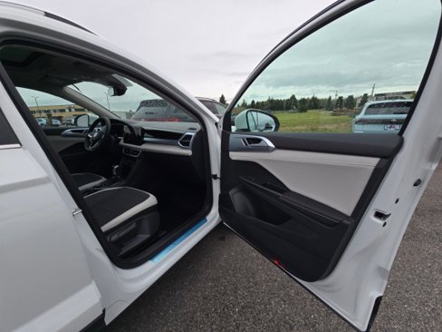 New 2025 Volkswagen Taos SE image 10