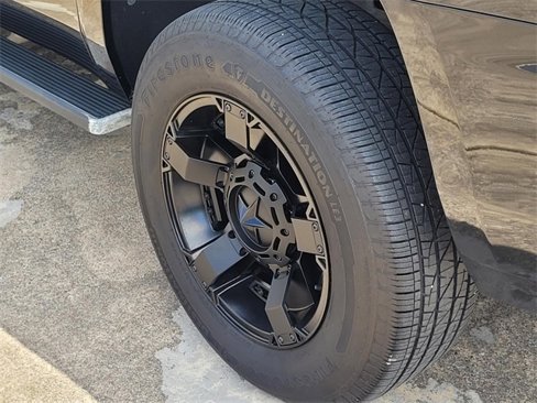 Used 2019 Chevrolet Suburban LT image 7