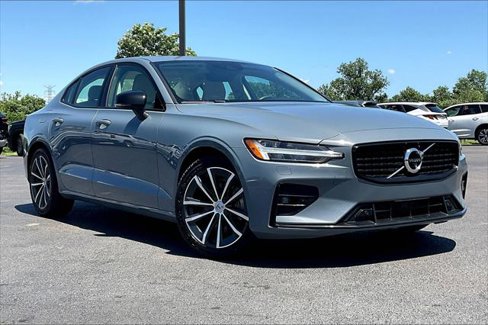 Used 2022 Volvo S60 B5 Momentum image 31