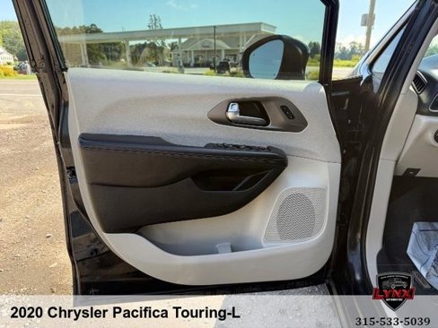 Used 2020 Chrysler Pacifica Touring-L image 36