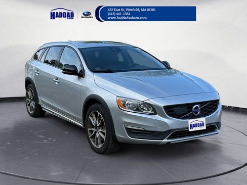 Used 2017 Volvo V60 T5 Cross Country w/ Convenience Package image 8