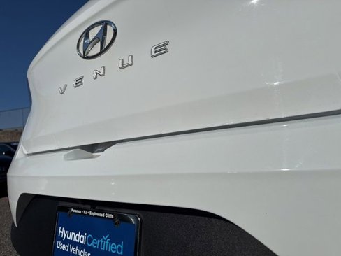 Certified 2022 Hyundai Venue SE image 13