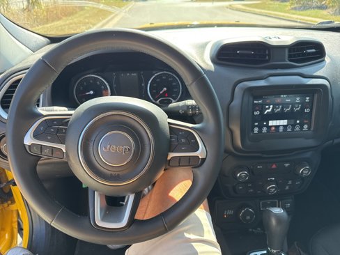 Used 2018 Jeep Renegade Latitude w/ Trailer Tow Group image 10